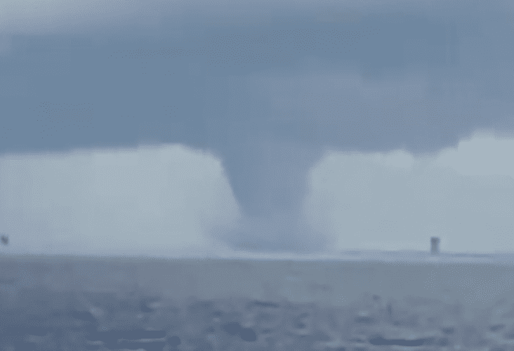 Before 2 Hurricanes Wide Waterspout Appeared Near Louisiana Coast Mkweather 4077